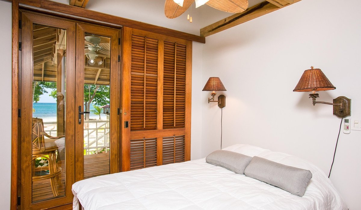 Tips for travelling to a hotel by train
